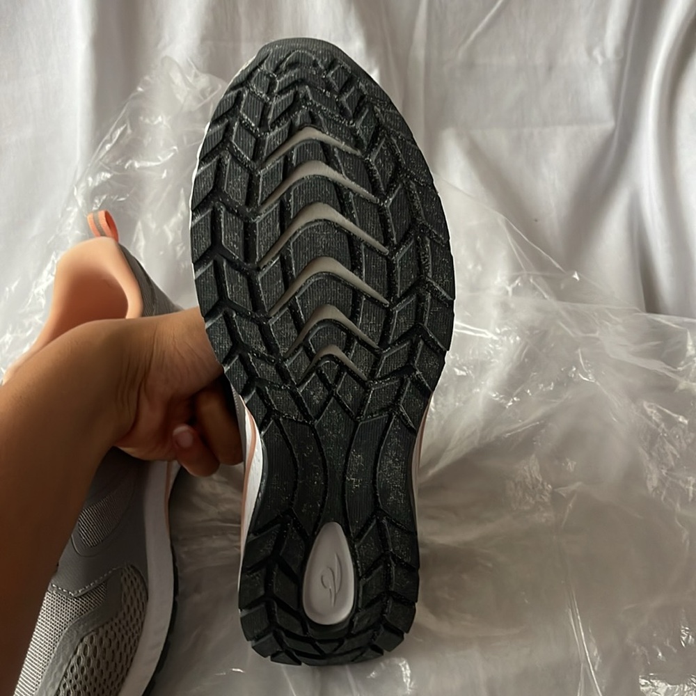 Sneakers - Picture 5 of 6